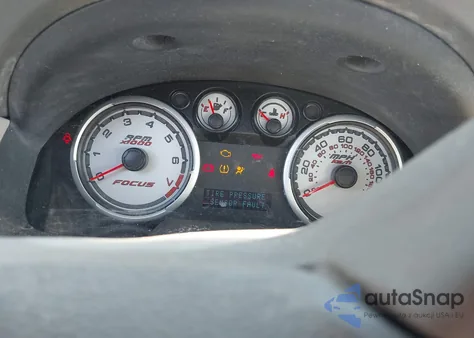 2010 Ford Focus Se z USA, uszkodzony, nr VIN 1FAHP3FN6AW138214